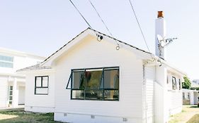 Mount Beach House - 40 Seconds From The Beach